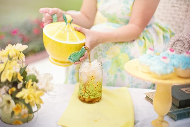 Stay Cool This Summer: Simple Ways to Take Care of Yourself on Hot Days and Warm Nights