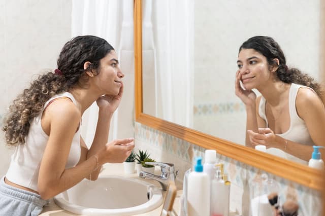 The Autumn Skin Reset: What Teen Skin Actually Needs When the Weather Changes.